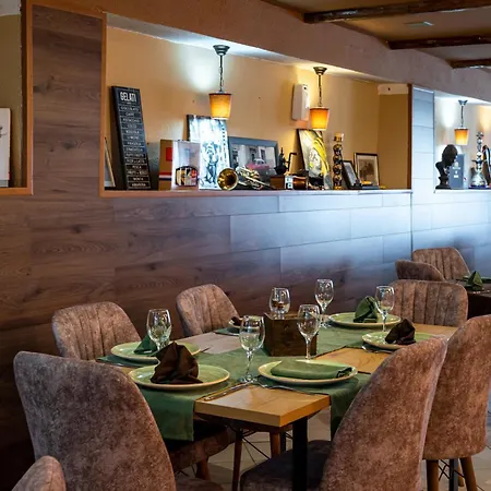 грами Хотел